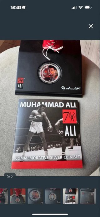 Guante y moneda Muhammad Ali