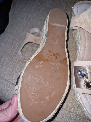 Sandalias Alma en Pena Beige y Doradas