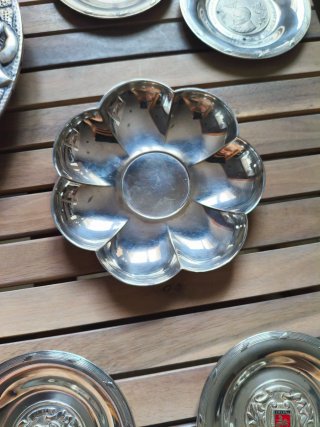Platos decorativos plateados
