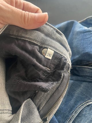 Lote 3 Pantalones Guess pitillo. Tiro super bajo.