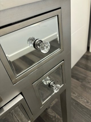 Mueble recibidor madera y cristal plateado