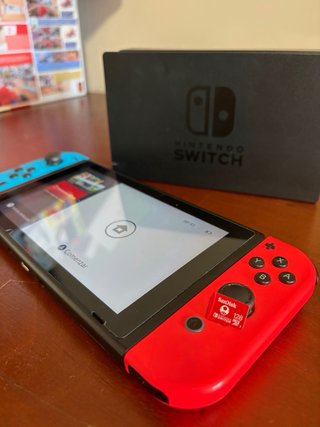 Lote Nintendo Switch con caja + 5 juegos y funda
