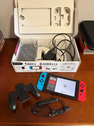 Lote Nintendo Switch con caja + 5 juegos y funda