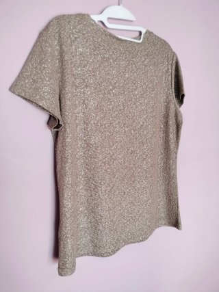 Camiseta dorada XL con pedrería