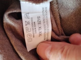Camiseta dorada XL con pedrería