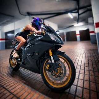 Yamaha R6 Negra y Dorada