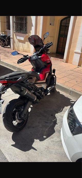 Honda X-ADV 750 Roja