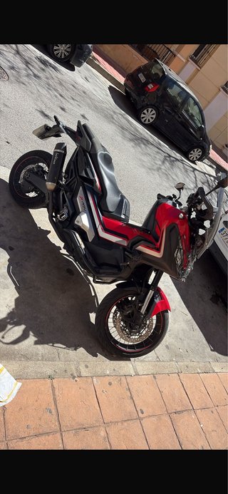 Honda X-ADV 750 Roja
