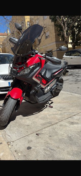 Honda X-ADV 750 Roja