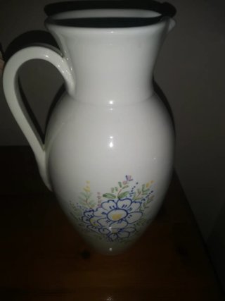 Jarrón antiguo de cerámica pintado