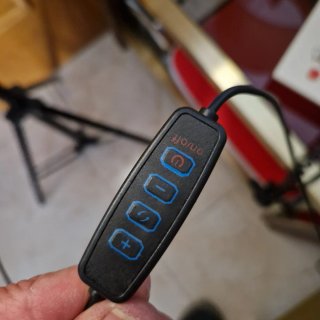 Anillo de luz LED con soporte para móvil
