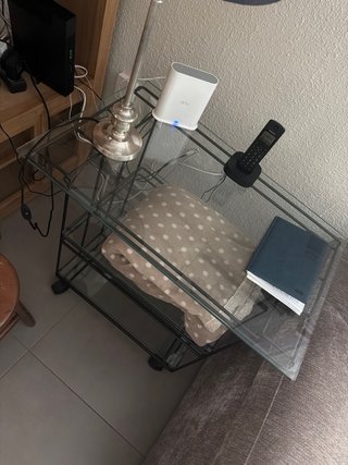 Mesa auxiliar cristal y forja