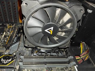 Torre Gaming Antec Negra 230e solo hoy