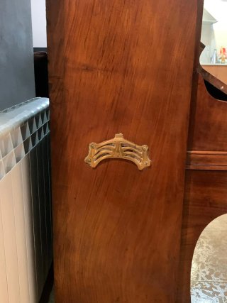Piano antiguo de madera