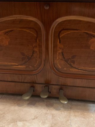 Piano antiguo de madera