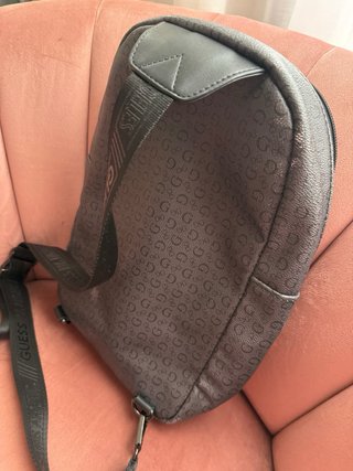 Mochila Guess Negra