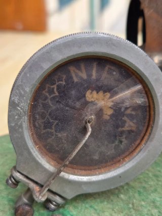 Antiguo fonógrafo alemán NIRONA