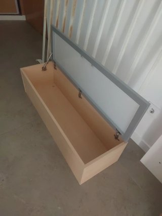 Estantería beige y gris