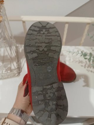 Botas de piel rojas
