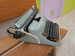 Máquina de escribir Hispano Olivetti