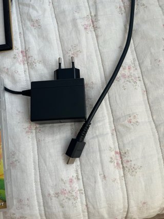 Nintendo Switch, caja, factura, accesorios y juego