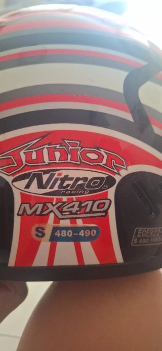Casco de moto integral rojo y negro