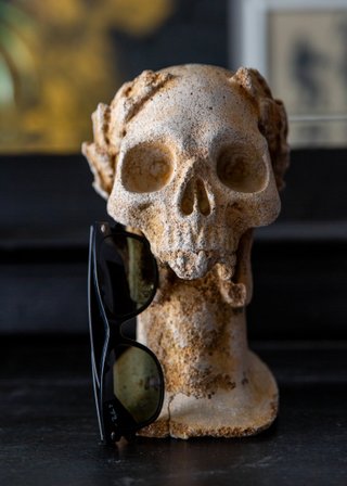 Busto Cráneo Laureado Vintage Memento Mori.