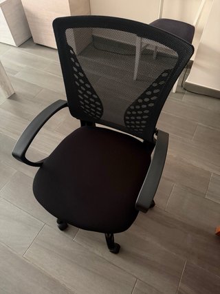 Silla de oficina ergonómica negra