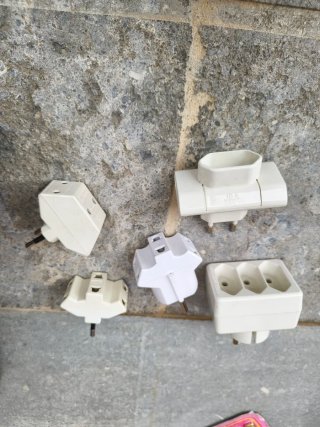 Adaptadores de Enchufe Varios nuevos a estrenar