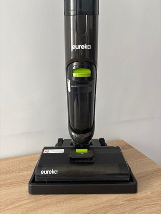 Aspiradora/Escoba Eureka inalámbrica