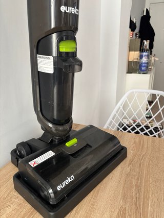 Aspiradora/Escoba Eureka inalámbrica