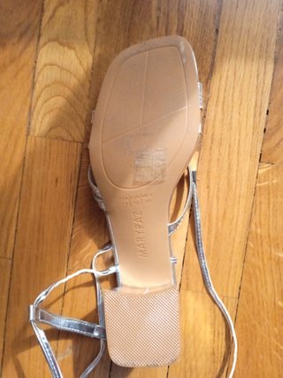 Sandalias plateadas atadas talla 38