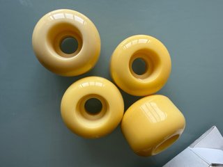 Ruedas de patín amarillas