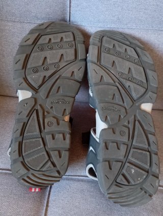 Sandalias Niños Negras y Rojas