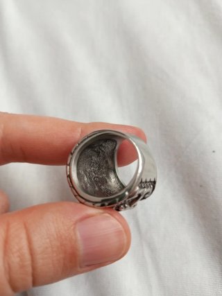 Anillo estilo timón de barco con ancla ⚓