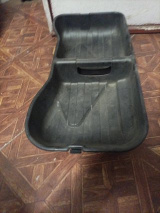 SEAT Cordoba 1999 va dentro del maletero