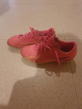 Botas de fútbol Nike Mercurial rosas