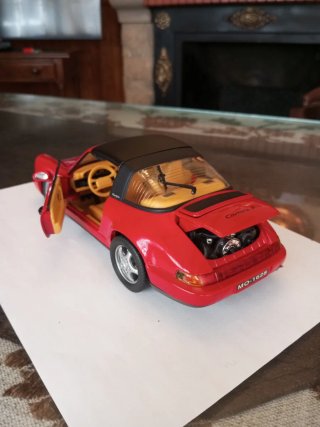 1:18 PORSCHE 911 TARGA