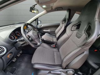 Opel Corsa 1.6 Turbo OPC 192cv.