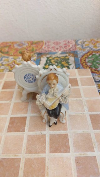 Coppia figure porcellana decorate