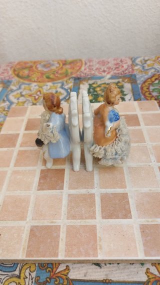 Coppia figure porcellana decorate