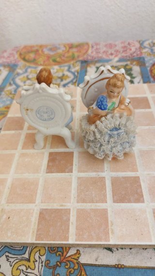 Coppia figure porcellana decorate