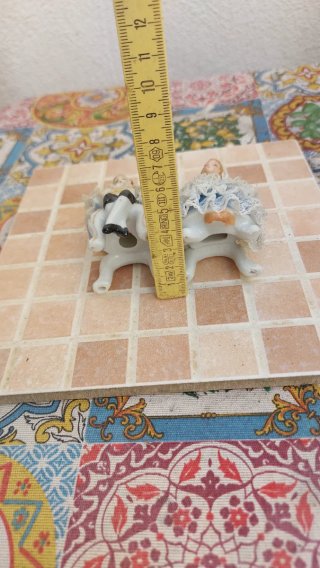 Coppia figure porcellana decorate