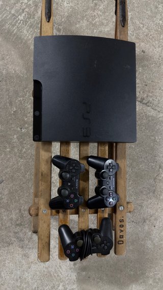 Ps3 con 3 mandos y juegos