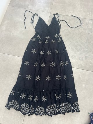 Vestido negro Zara bordado flores
