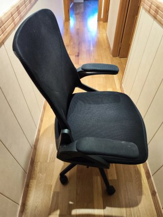 Silla de oficina ergonómica negra