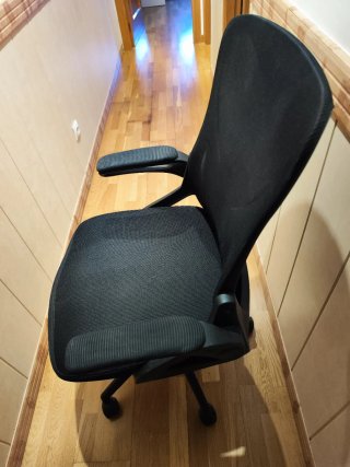 Silla de oficina ergonómica negra