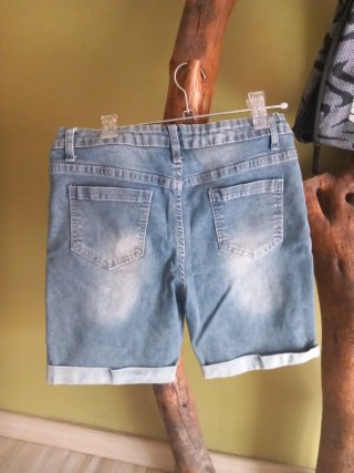 Pantalón vaquero corto desgastado chico
