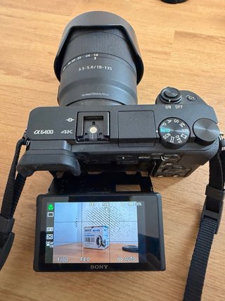 Sony Alpha 6400 + Lente 18-135mm + Accesorios