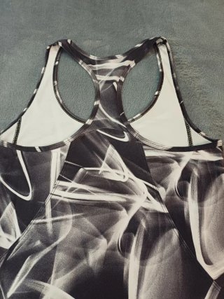 Camiseta tirantes  gym blanco y negro